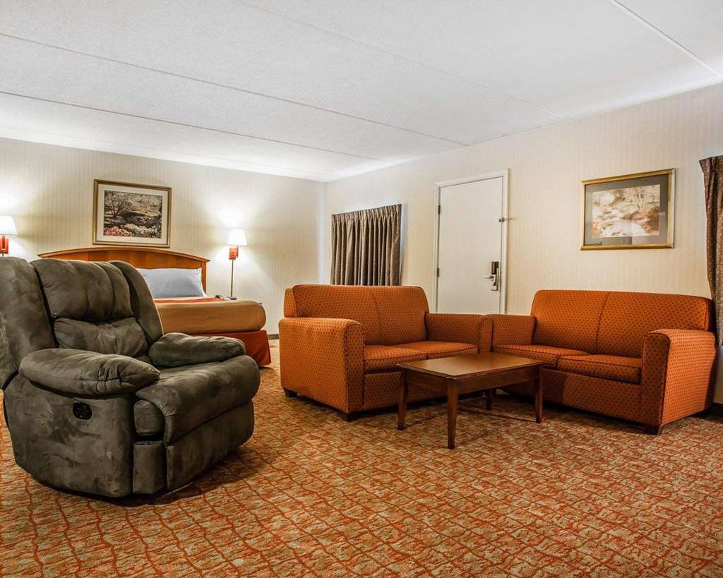 Econo Lodge Douglassville Pottstown - photo 10