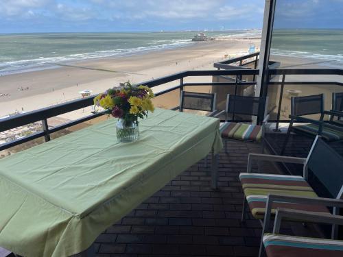 Bristol Palace Seaview 7e verdieping 30 meter van strand