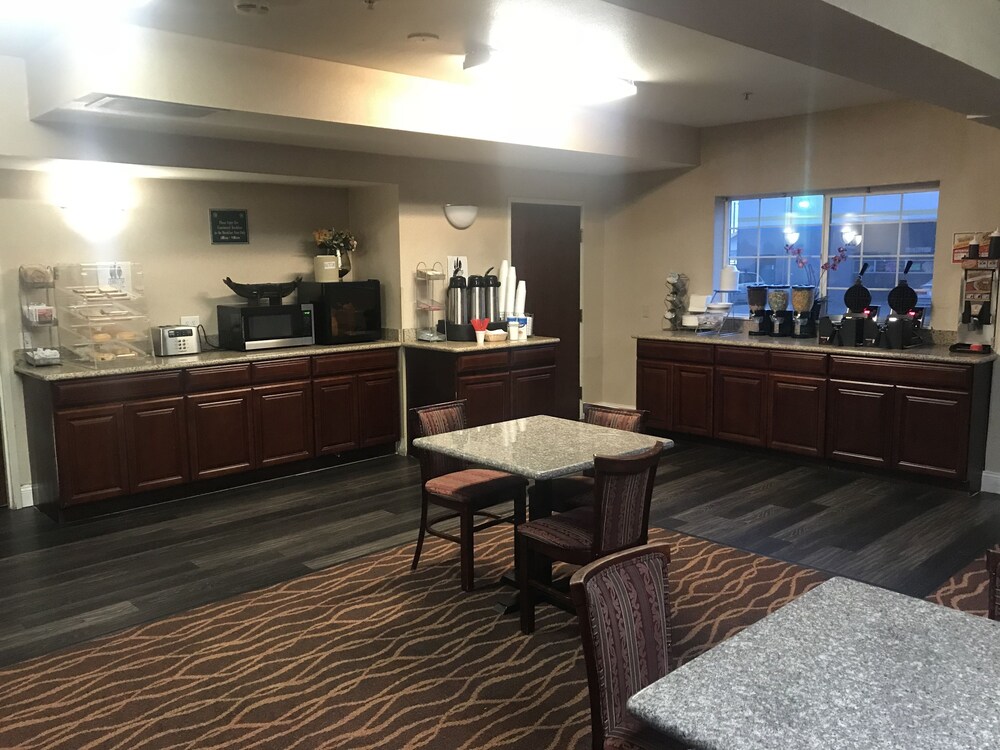 Holiday Inn Express & Suites Portland East - photo 22