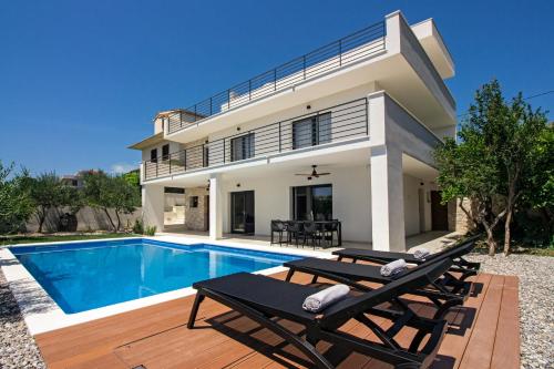 Family House Villa Gyra with Private Swimming Pool Indoor BBQ Gym and Gaming room — 4-Star Luxury Hotel in Podstrana, Croatia