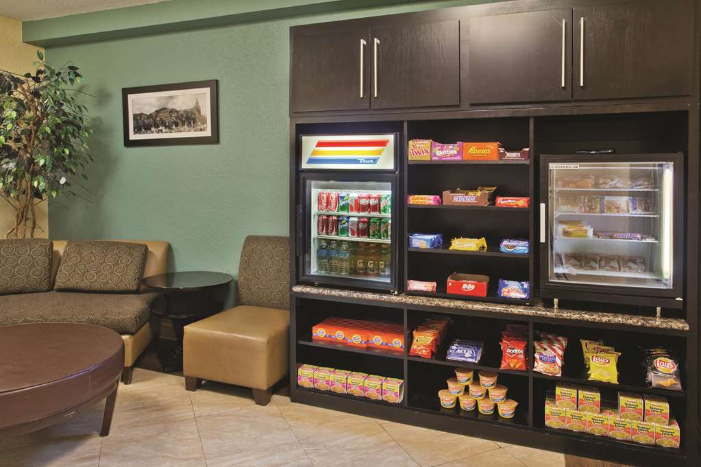 La Quinta Inn & Suites by Wyndham Hot Springs - photo 51