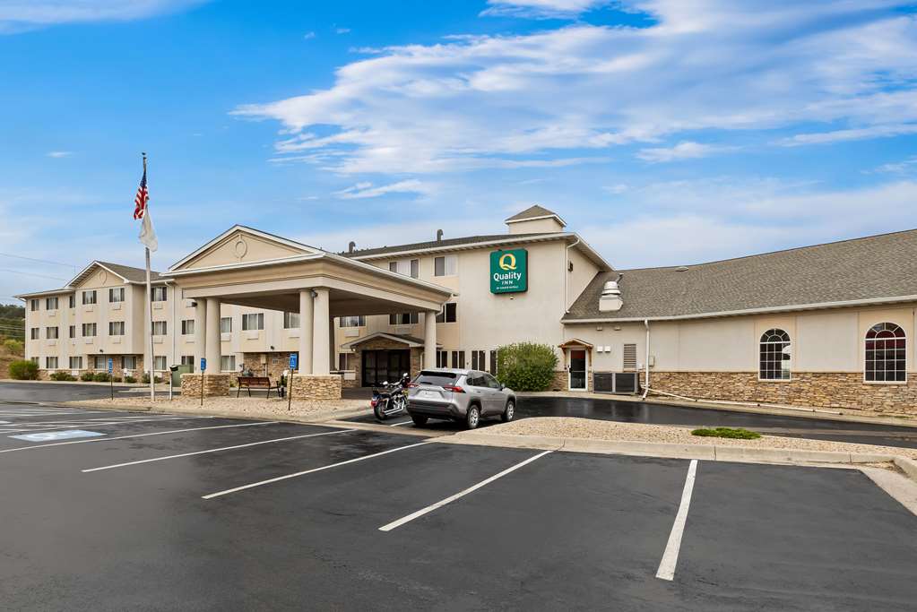 Quality Inn near Monument Health Rapid City Hospital - photo 3