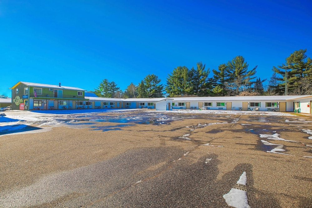 Love Hotels Tomahawk by OYO at Lake Mohawksin WI - photo 32