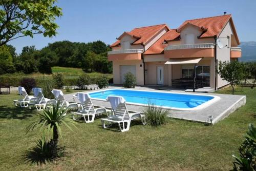 Family friendly house with a swimming pool Sinj Zagora 24347 — 4-Star Luxury Hotel in Sinj, Croatia