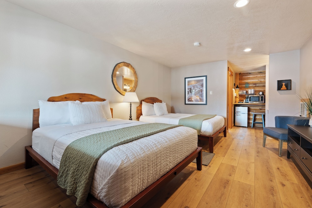 Duck Creek Village Inn - photo 9