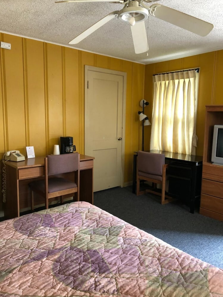 Coronado West Motel - photo 11