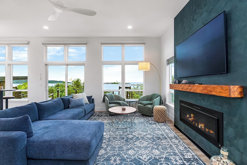 Stonegrove Residence — 4-Star Luxury Hotel in Blaine, United States