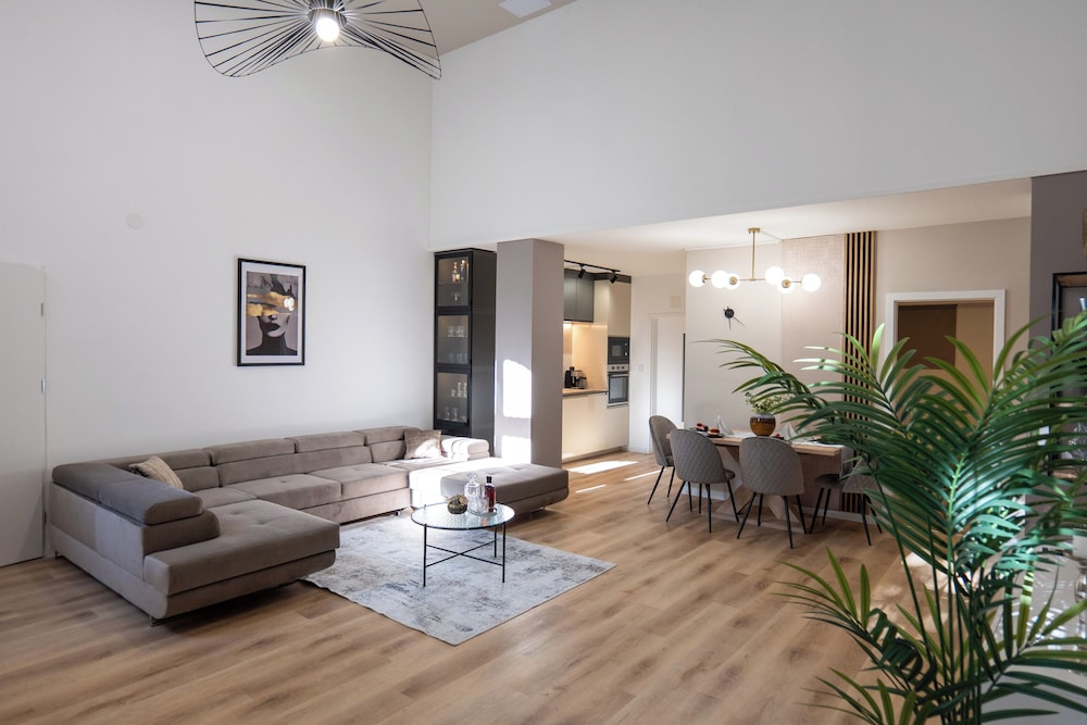 Z8 Prémium Apartman — 4-Star Luxury Hotel in Kaposvar, Hungary