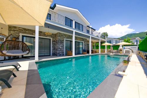 Lily of the Valley Luxury Villa Fethiye Yesiluzumlu by Sunworld Villas — 4-Star Luxury Hotel in Fethiye, Turkey