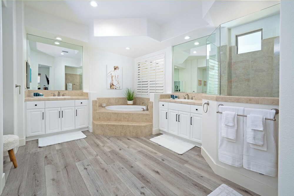 Luxurious 5BR Resort Style Home w Pool & Spa - photo 25