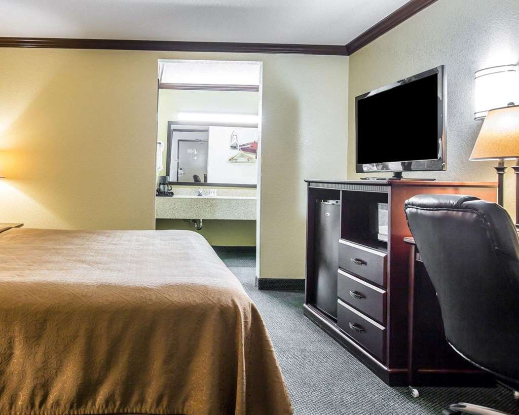 Quality Inn San Diego I 5 Naval Base - photo 9