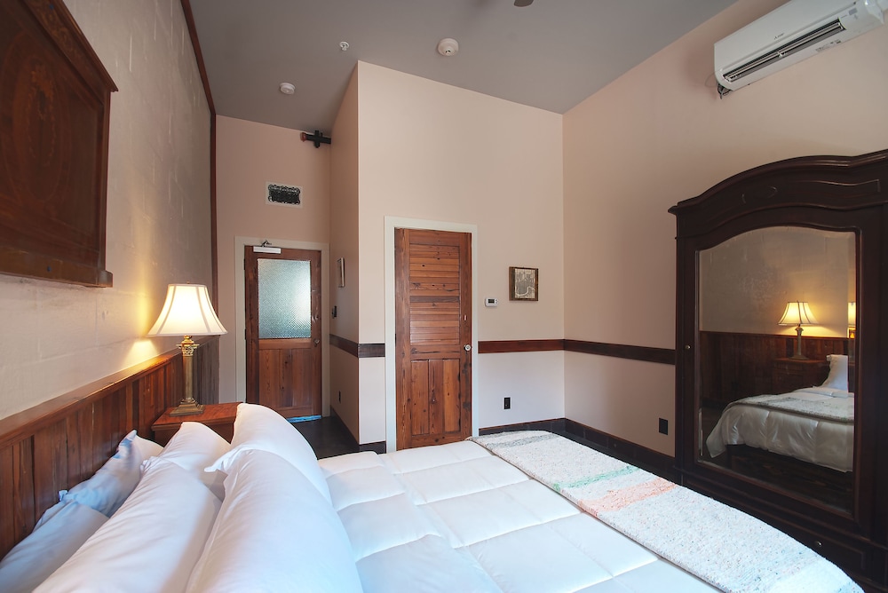 Inn at the Old Jail - photo 12