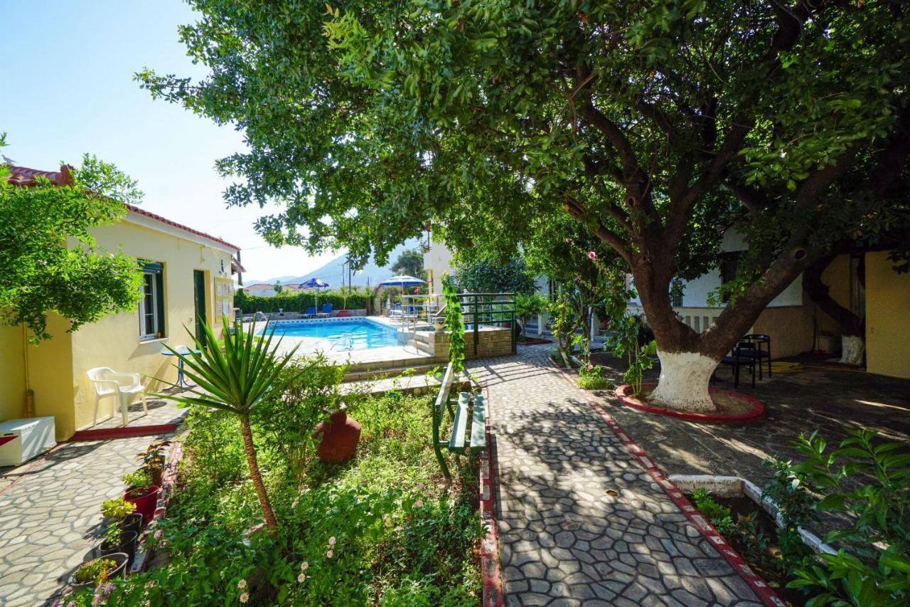 Albatross - carbon neutral hotel in Marathokampos