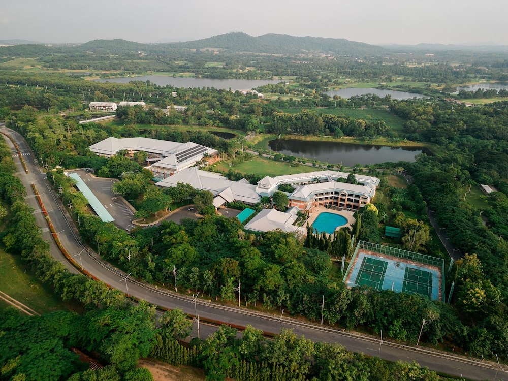 Eco Hotel by Thammasat in Bang Lamung, Thailand