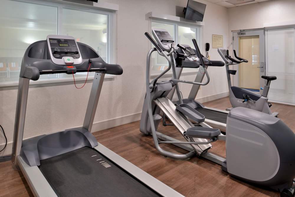 Holiday Inn Express & Suites Cincinnati Mason by IHG - photo 29