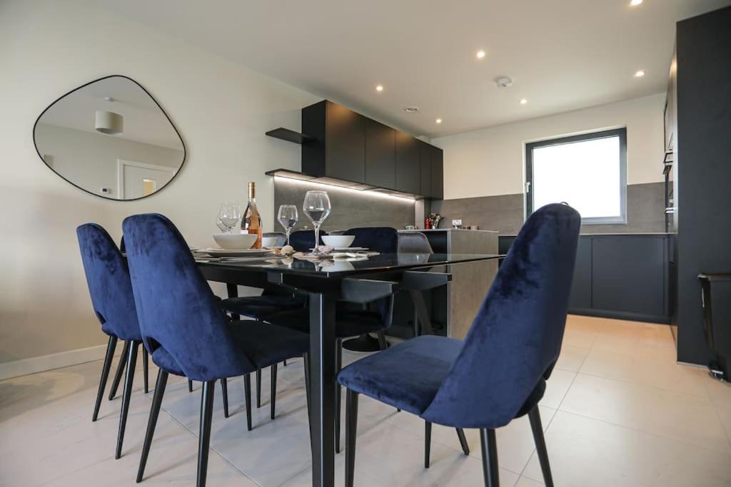 SoHot Stays Beach Haven Apt With Sea Views A Balcony & Free Parking — 4-Star Luxury Hotel in Ramsgate, United Kingdom