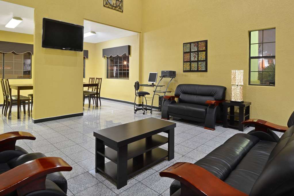Super 8 by Wyndham San Antonio Riverwalk Area - photo 4