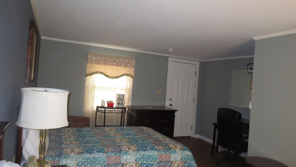The Villager Motel - photo 23