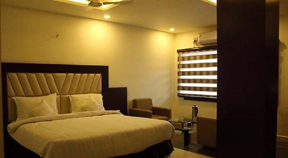 Hotel Grand Meridian - carbon neutral hotel in Murwara