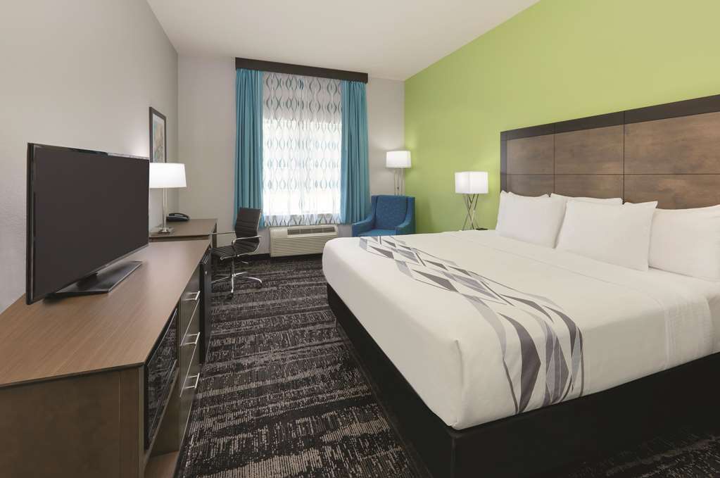 La Quinta Inn & Suites by Wyndham Tyler South - photo 22
