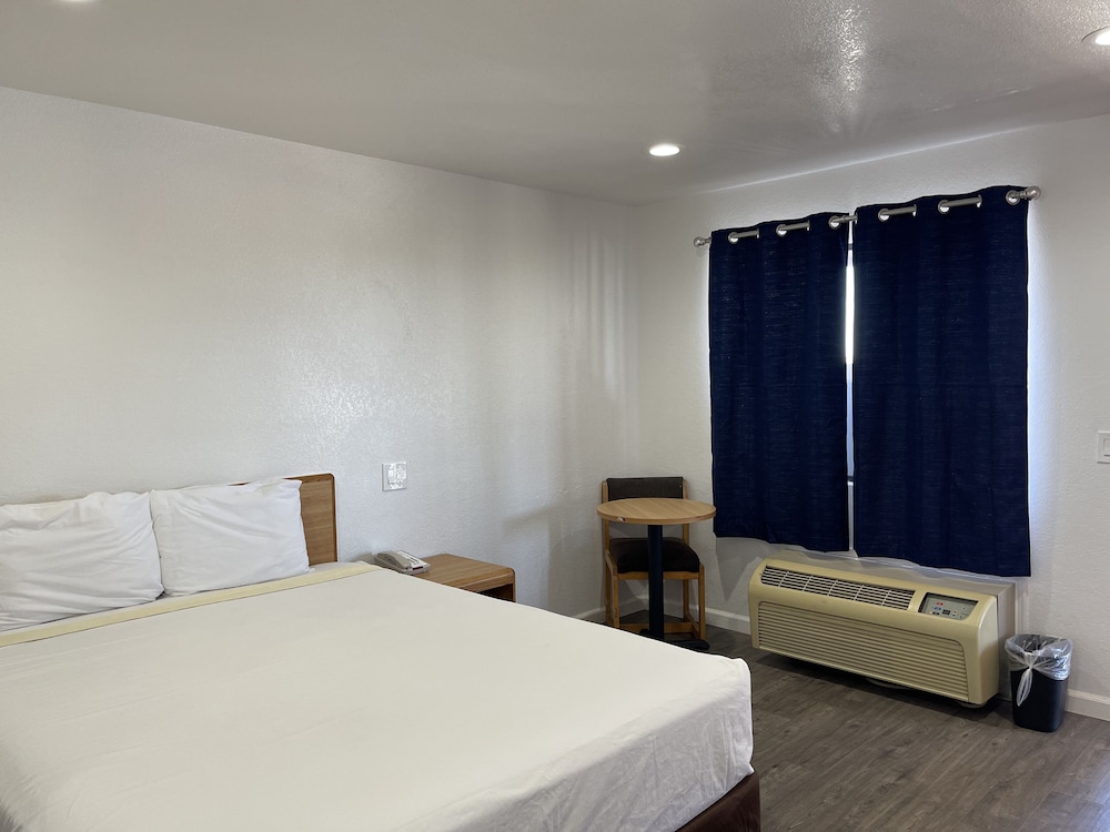 Palms Inn & Suites - photo 6