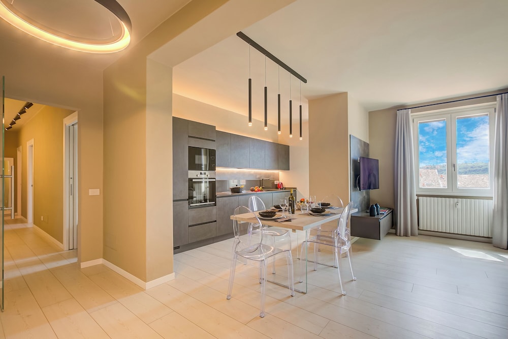 Viktor House Salò 100 mt near lake — 4-Star Luxury Hotel in Salo, Italy