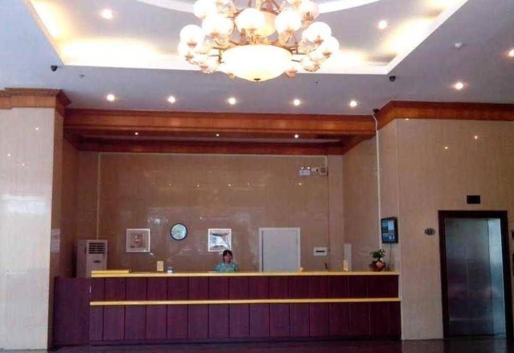 Home Inn Hotel — hotel in Maoming
