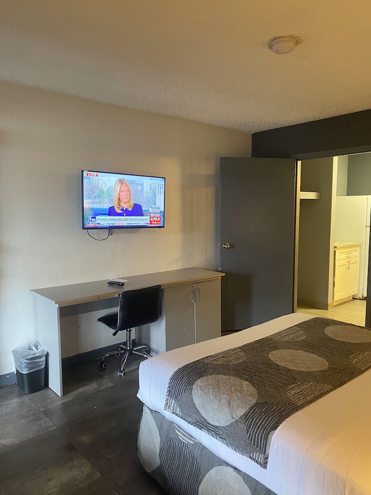 Hotel 10 Extended Stay - photo 15
