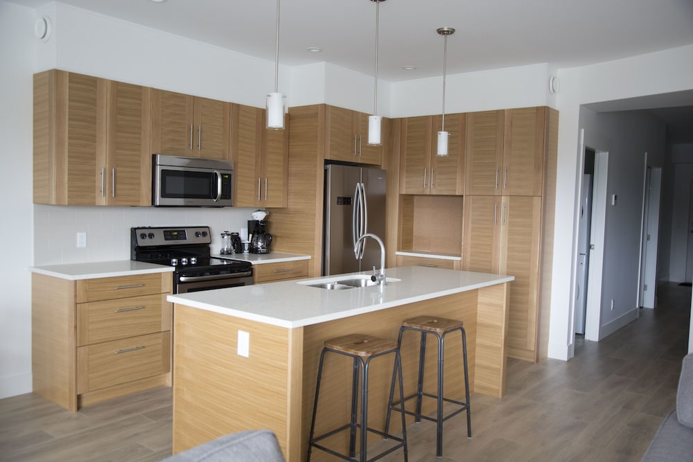 Pacific Point Market & Suites — hotel in Powell River