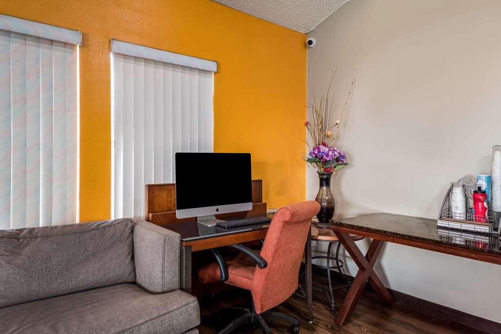 EconoLodge San Antonio Seaworld Medical Center - photo 26