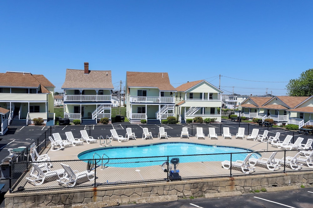 Mainsail Motel & Cottages - photo 22