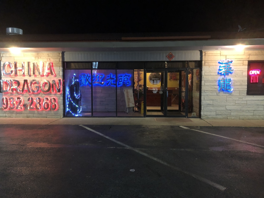 Dragon Inn & Suites - carbon neutral hotel in Fayette