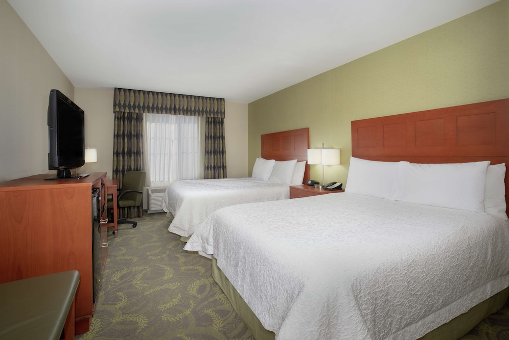 Hampton Inn and Suites Astoria - photo 24