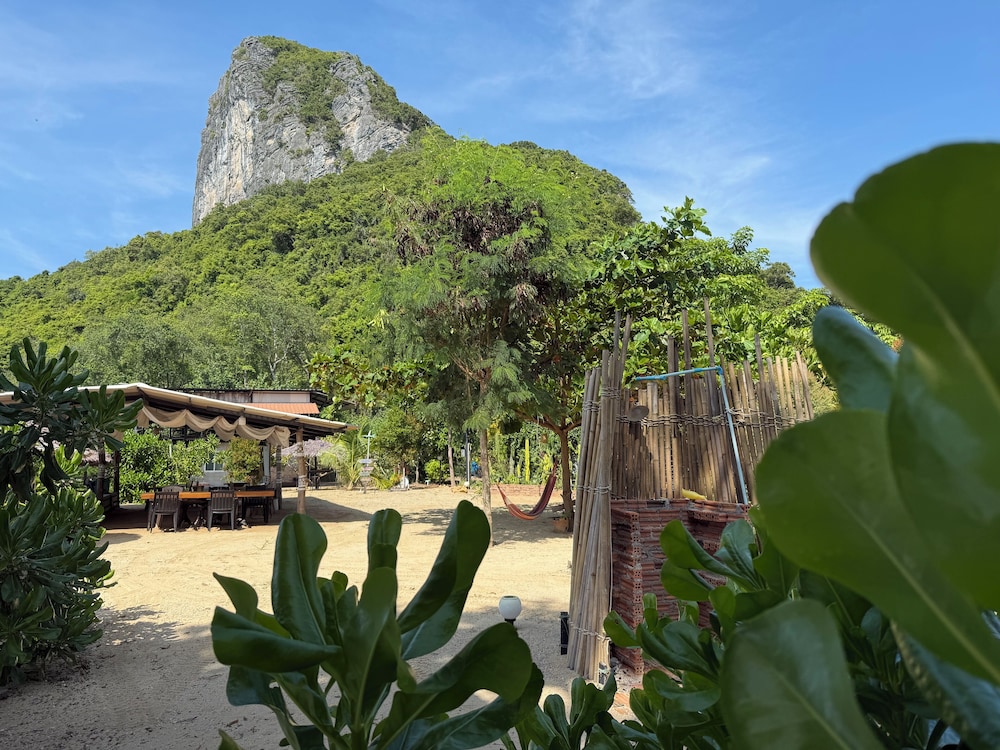 Baan Plai Laem Homestay at Koh Paluay — 4-Star Luxury Hotel in Surat Thani, Thailand
