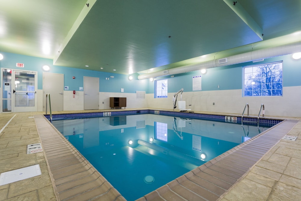 Holiday Inn Express & Suites Reading by IHG - photo 26