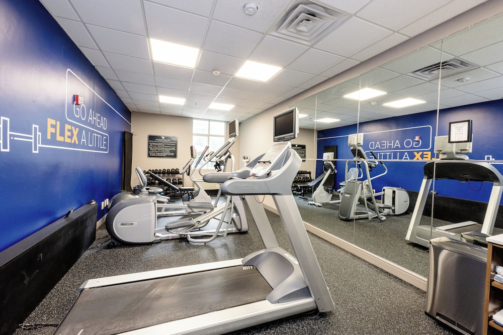Holiday Inn Express & Suites Charleston Northwoods by IHG - photo 27
