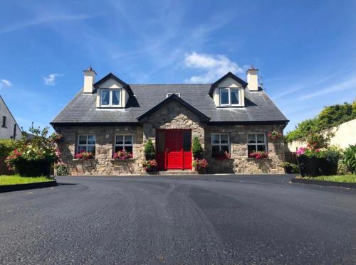 Cosy Rooms in a Stone Cottage — 4-Star Luxury Hotel in Gaillimh, Republic of Ireland