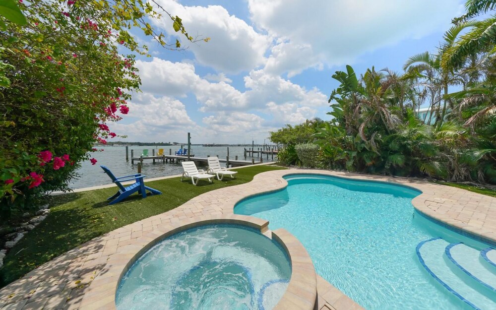 The Bayfront — 4-Star Luxury Hotel in Bradenton Beach, United States