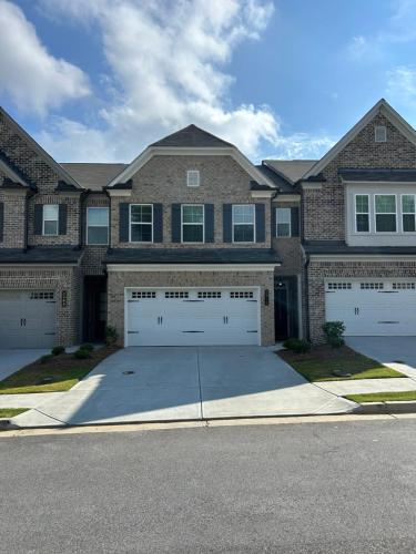 New Townhouse Strong Wi FI — 4-Star Luxury Hotel in Loganville, United States