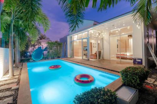 Near Beach One Pool Villa 1 — 4-Star Luxury Hotel in Cha-Am, Thailand