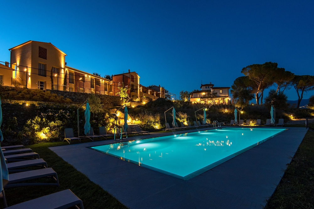 Resort 37 — 4-Star Luxury Hotel in Magliano In Toscana, Italy