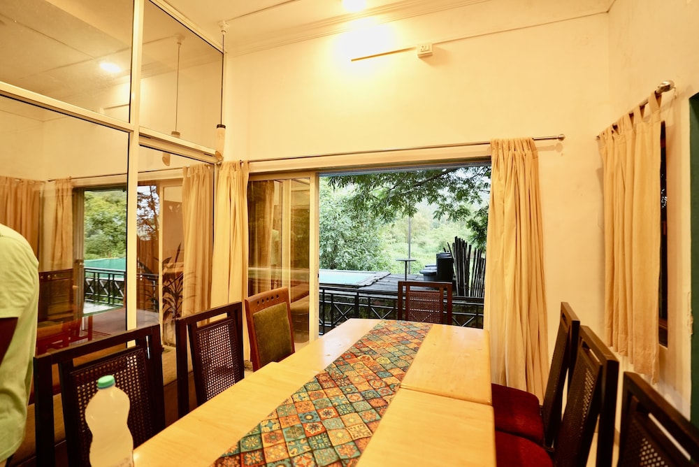 Lakeside Boheme Inn — Khopoli