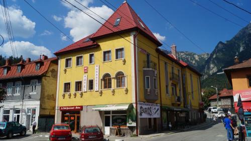 Hotel Mărășești — hotel in Busteni