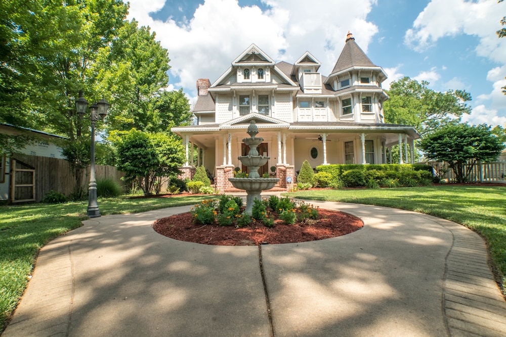 The Victoria B & B — 4-Star Luxury Hotel in Bentonville, United States