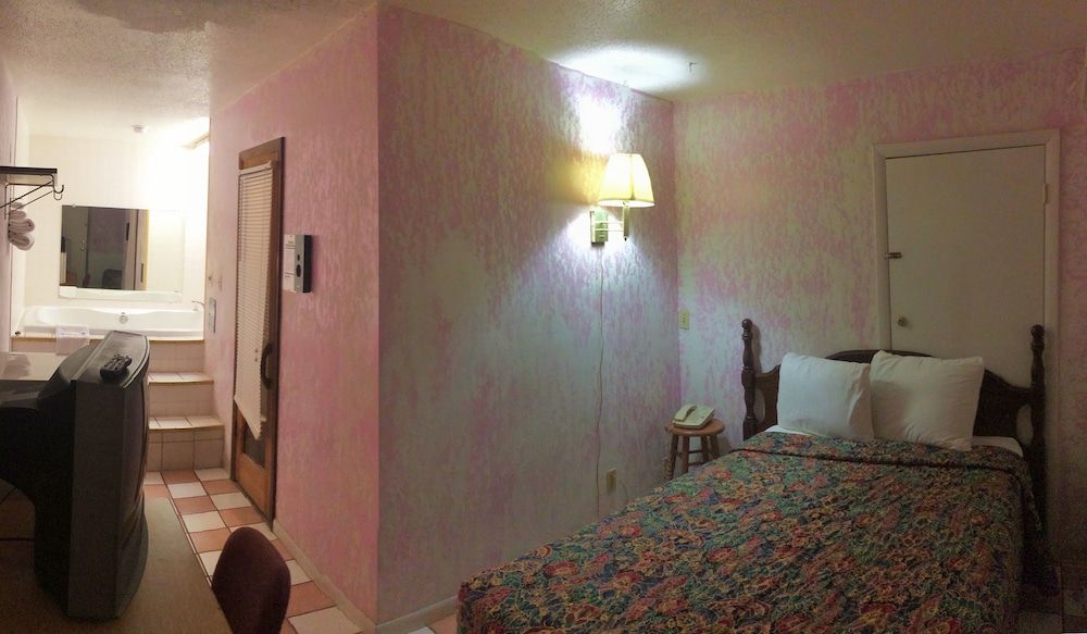 Westwoods Motel - photo 16