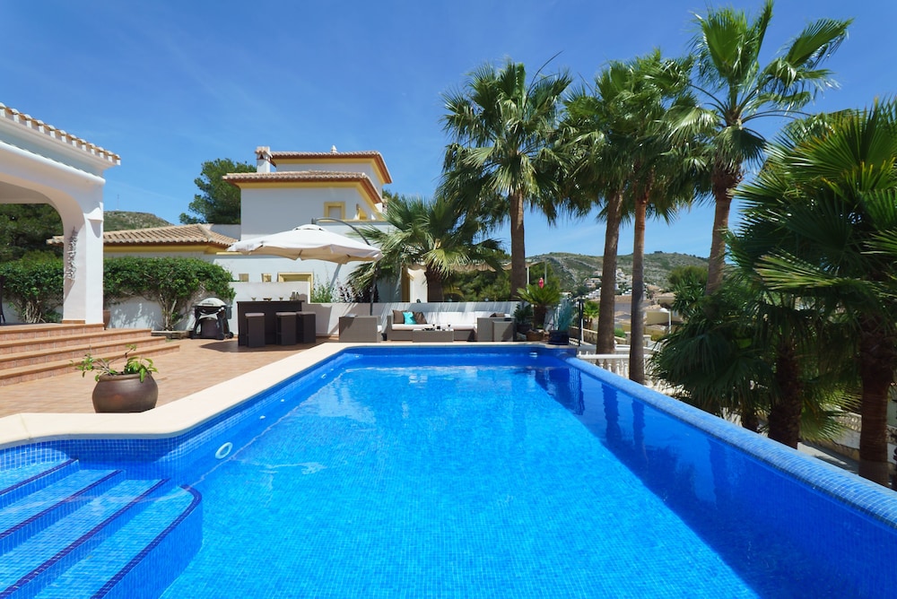 Villa Solhabitat Moraira Portet Relax — 4-Star Luxury Hotel in Teulada, Spain