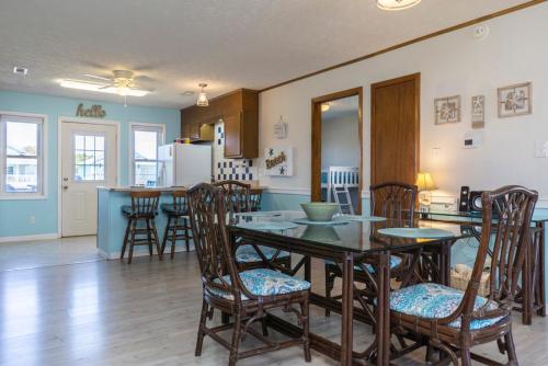 Out of the Blue by Oak Island Accommodations - photo 30