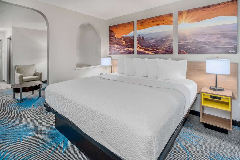 Days Inn by Wyndham Los Lunas - photo 23