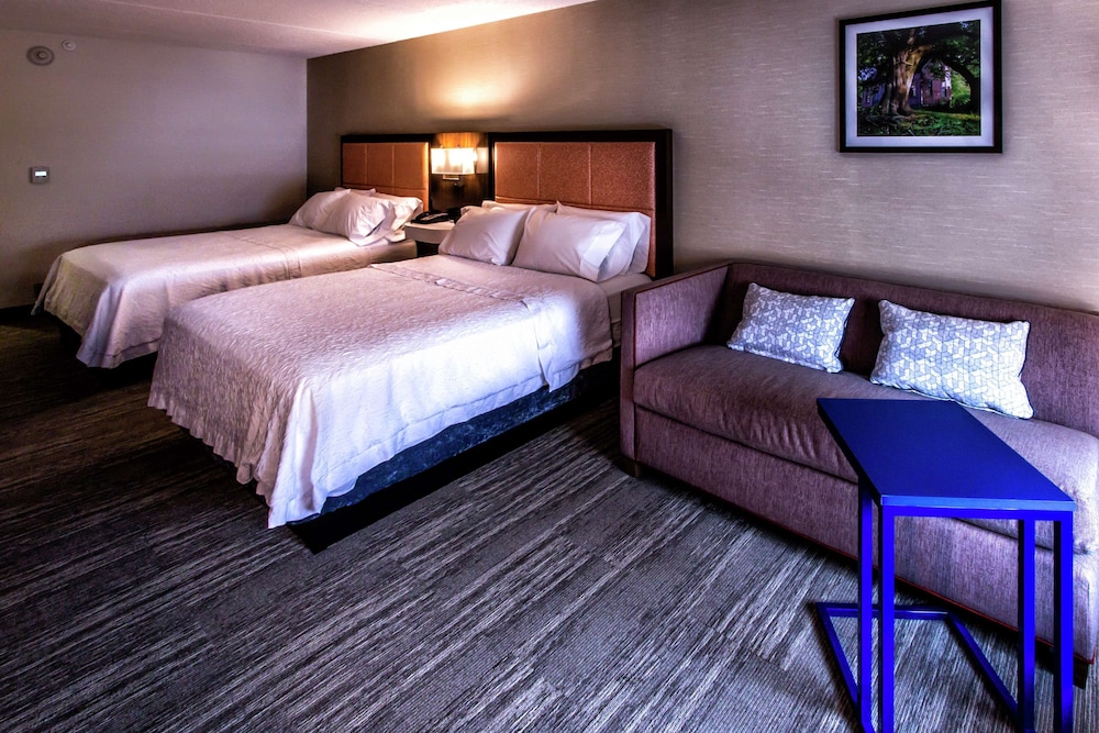 Hampton Inn & Suites Staten Island - photo 7