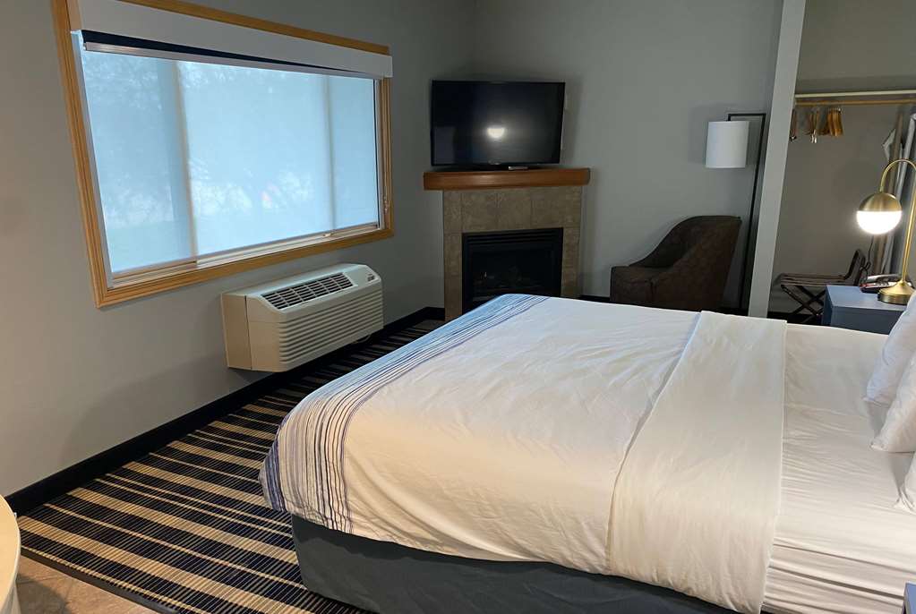 AmericInn by Wyndham Chanhassen - photo 26